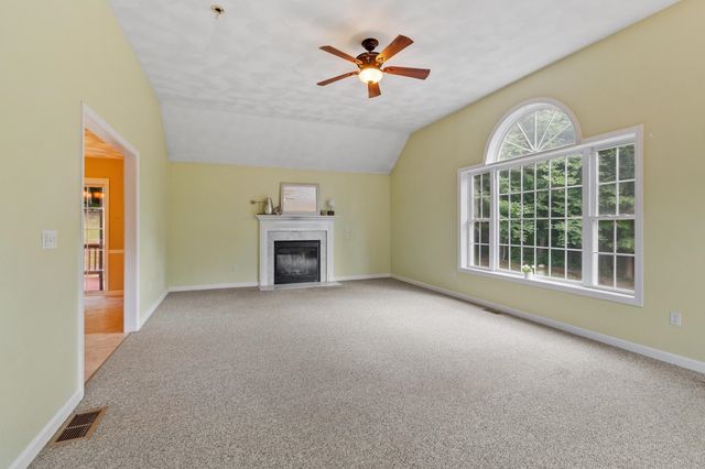 13 Lantern Drive, Sandown, NH 03873