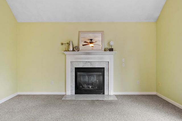 13 Lantern Drive, Sandown, NH 03873