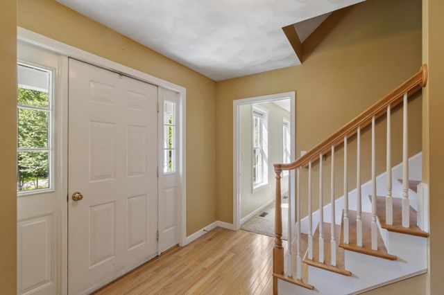 13 Lantern Drive, Sandown, NH 03873