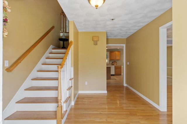 13 Lantern Drive, Sandown, NH 03873