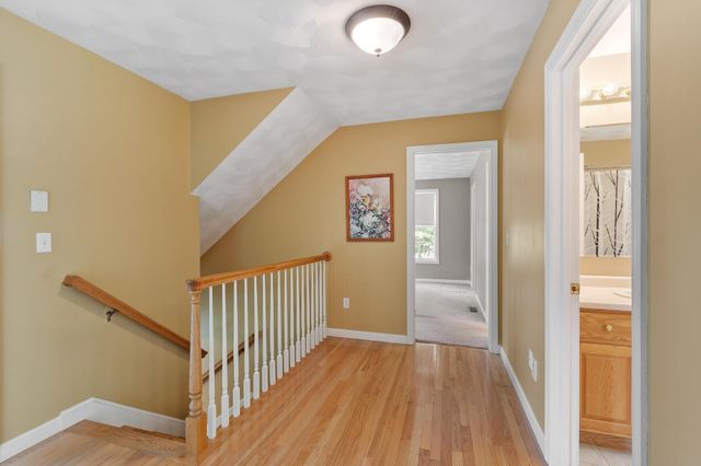 13 Lantern Drive, Sandown, NH 03873