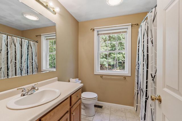 13 Lantern Drive, Sandown, NH 03873