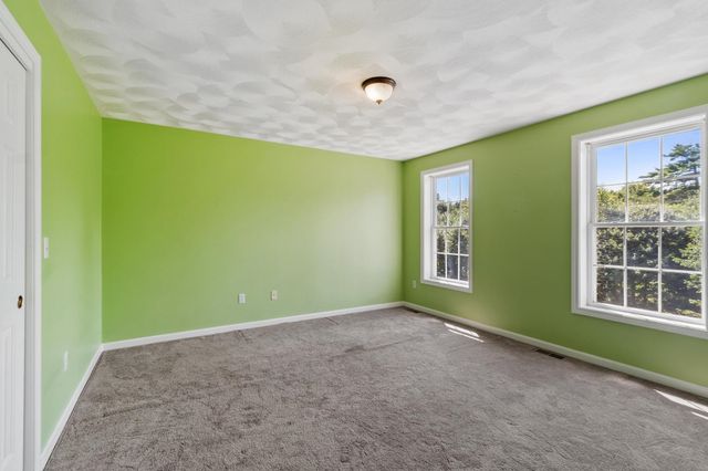 13 Lantern Drive, Sandown, NH 03873