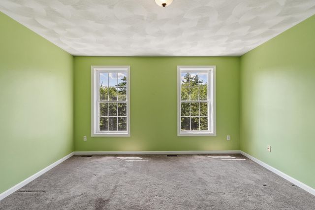 13 Lantern Drive, Sandown, NH 03873
