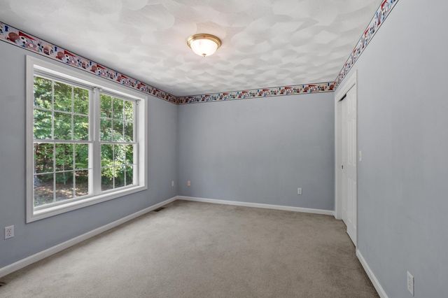 13 Lantern Drive, Sandown, NH 03873