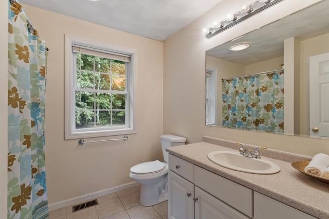 13 Lantern Drive, Sandown, NH 03873