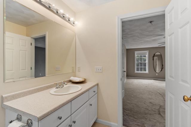 13 Lantern Drive, Sandown, NH 03873