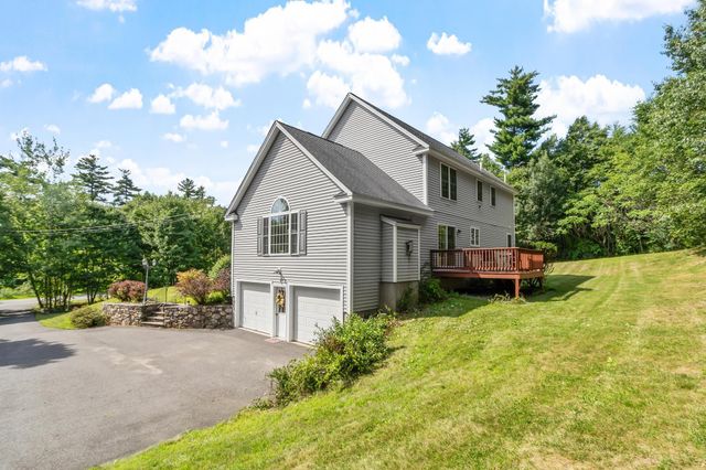 13 Lantern Drive, Sandown, NH 03873