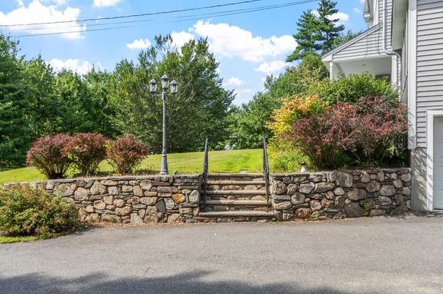 13 Lantern Drive, Sandown, NH 03873