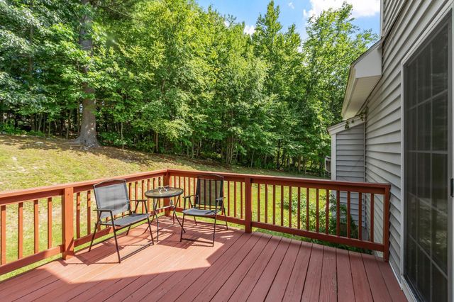 13 Lantern Drive, Sandown, NH 03873