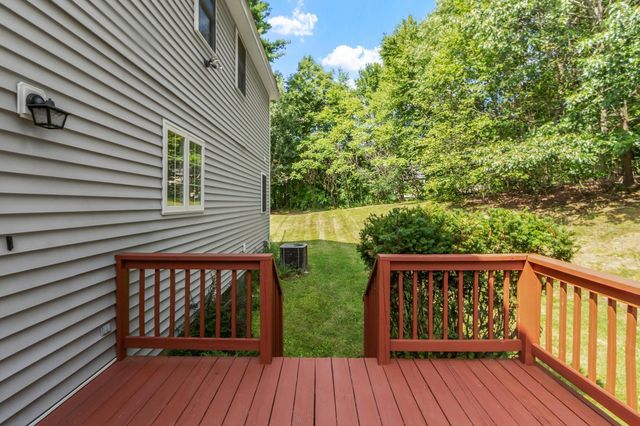 13 Lantern Drive, Sandown, NH 03873