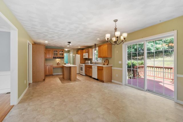 13 Lantern Drive, Sandown, NH 03873