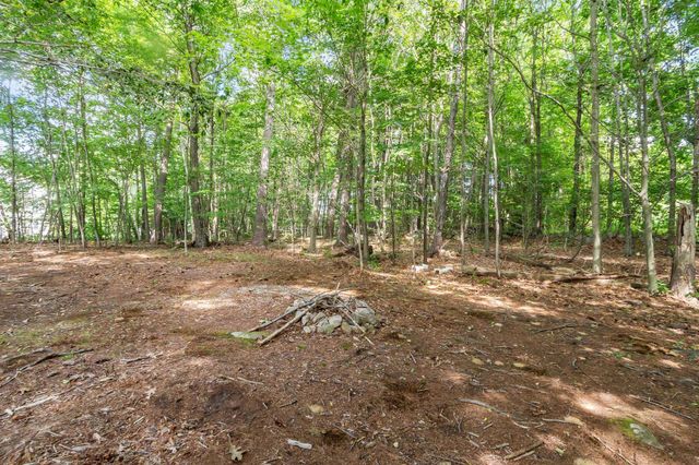 13 Lantern Drive, Sandown, NH 03873