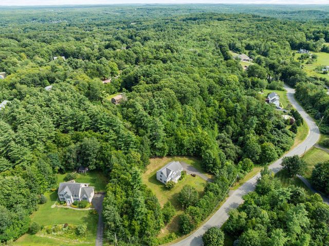 13 Lantern Drive, Sandown, NH 03873