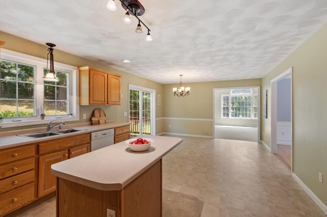 13 Lantern Drive, Sandown, NH 03873