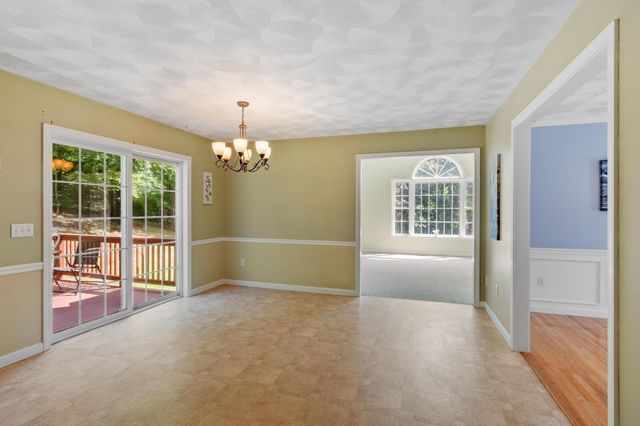 13 Lantern Drive, Sandown, NH 03873
