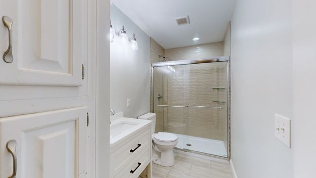405 Twin Cove Dr, Lebanon, TN 37087