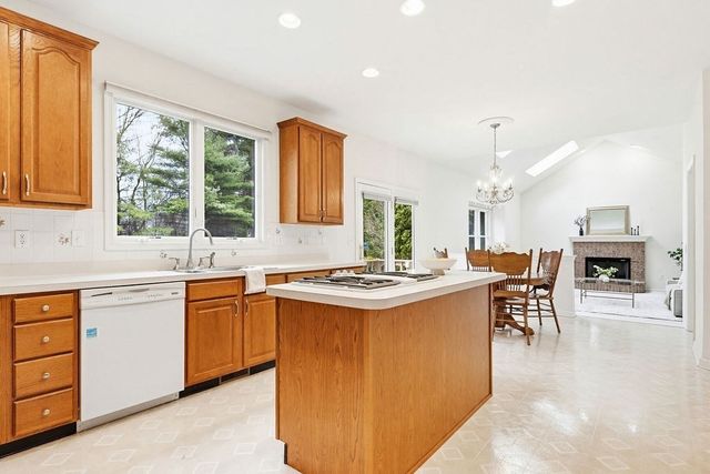 30 Hancock Rd, Franklin, MA 02038