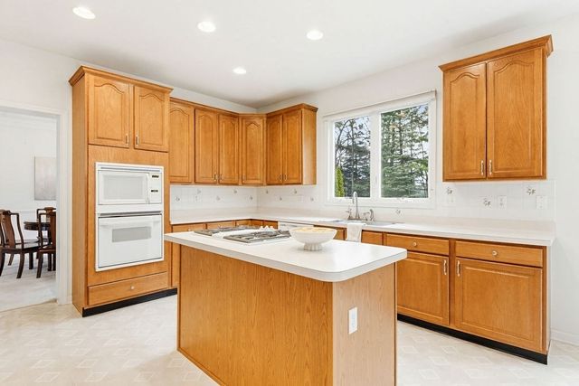 30 Hancock Rd, Franklin, MA 02038