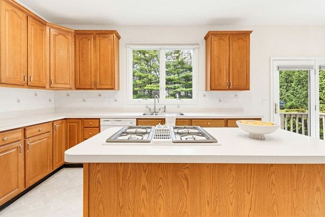 30 Hancock Rd, Franklin, MA 02038