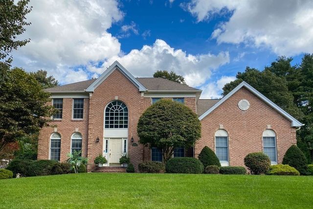 30 Hancock Rd, Franklin, MA 02038