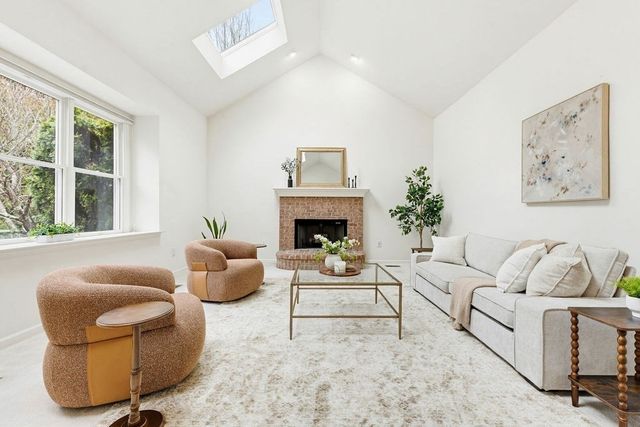 30 Hancock Rd, Franklin, MA 02038