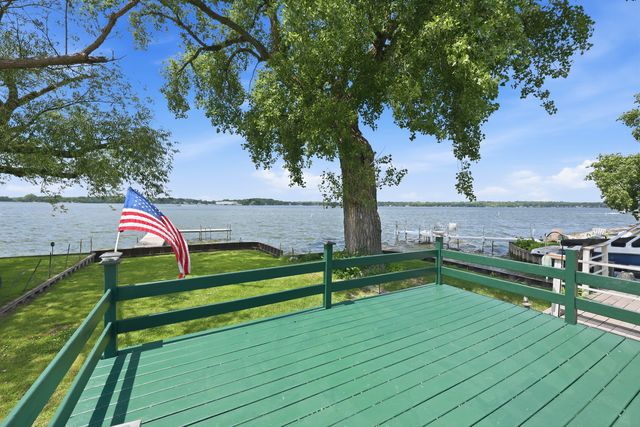 204 Eagle Point Road, Fox Lake, IL 60020