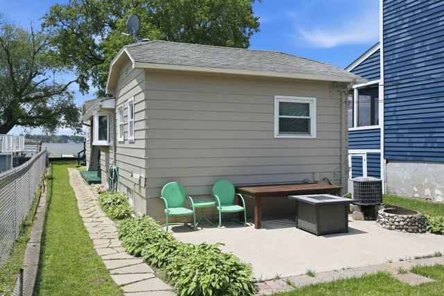 204 Eagle Point Road, Fox Lake, IL 60020