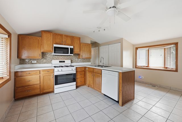 204 Eagle Point Road, Fox Lake, IL 60020