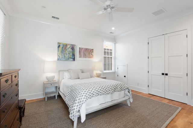 34 Lenox Street, Charleston, SC 29403