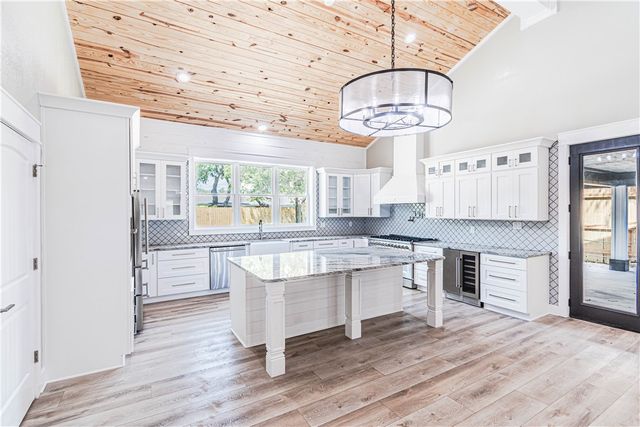 47 Mockingbird, Rockport, TX 78382