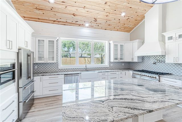 47 Mockingbird, Rockport, TX 78382