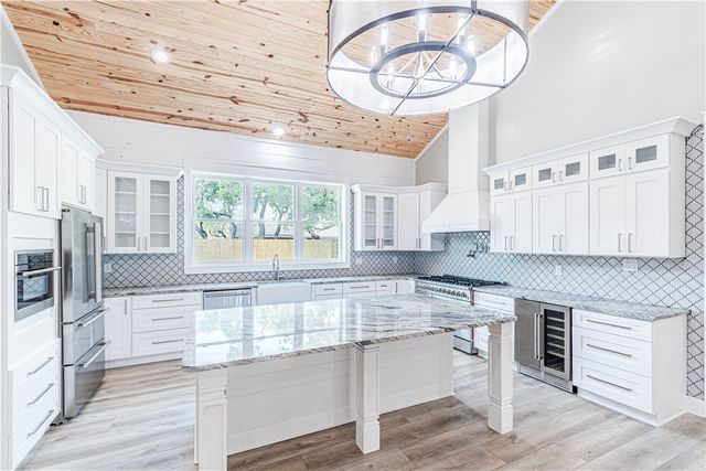 47 Mockingbird, Rockport, TX 78382