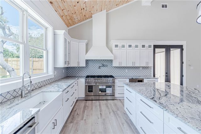 47 Mockingbird, Rockport, TX 78382