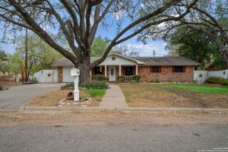 1026 Oakcrest, Pleasanton, TX 78064