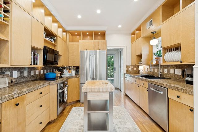 1151 N Winnetka Avenue, Dallas, TX 75208