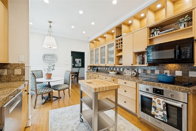 1151 N Winnetka Avenue, Dallas, TX 75208