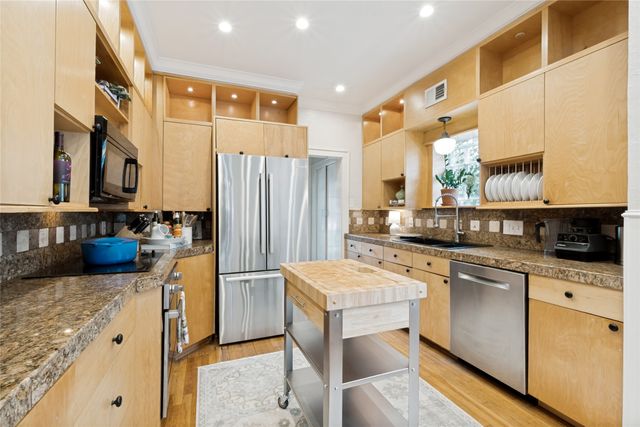1151 N Winnetka Avenue, Dallas, TX 75208