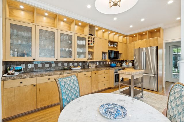 1151 N Winnetka Avenue, Dallas, TX 75208