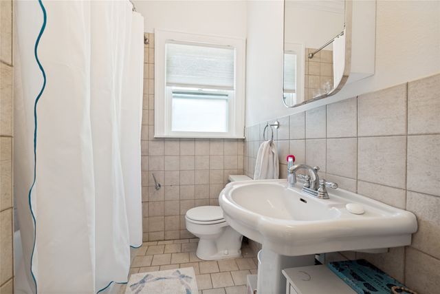 1151 N Winnetka Avenue, Dallas, TX 75208
