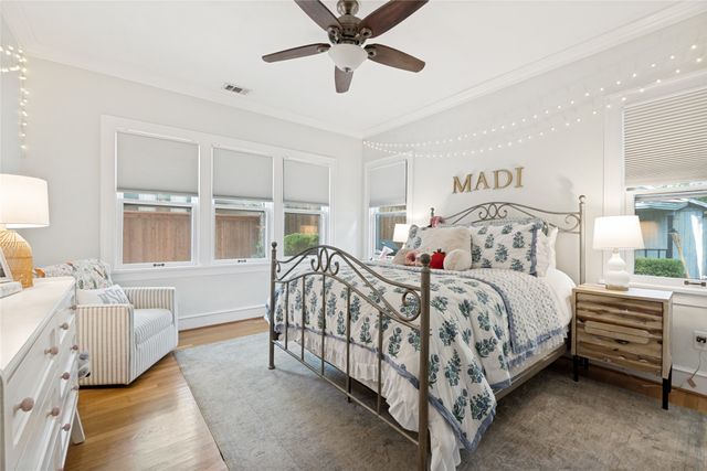1151 N Winnetka Avenue, Dallas, TX 75208