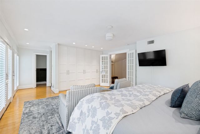 1151 N Winnetka Avenue, Dallas, TX 75208