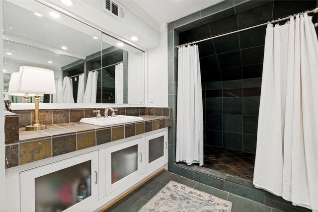 1151 N Winnetka Avenue, Dallas, TX 75208