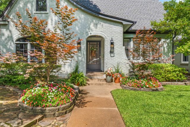 1151 N Winnetka Avenue, Dallas, TX 75208