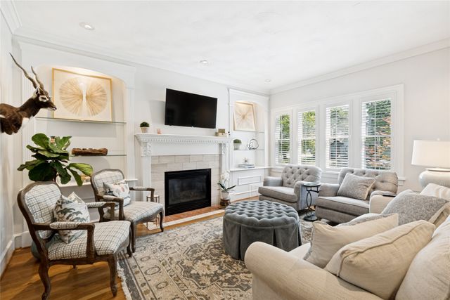 1151 N Winnetka Avenue, Dallas, TX 75208