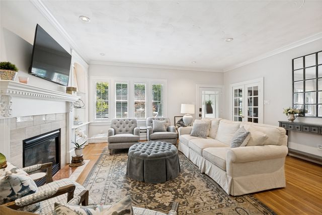 1151 N Winnetka Avenue, Dallas, TX 75208