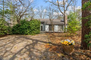 213 Fells Pond Rd, Mashpee, MA 02649