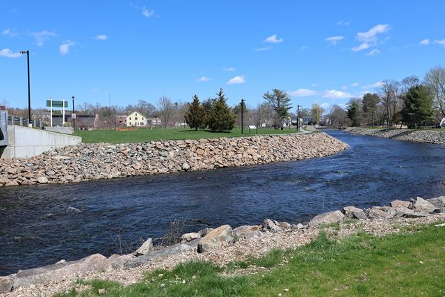 150 Neponset St 150, Canton, MA 02021