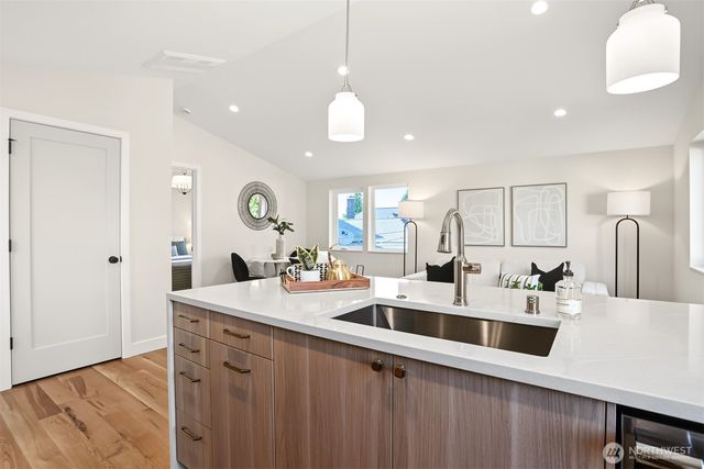 2412 Queen Anne Avenue N, Seattle, WA 98119