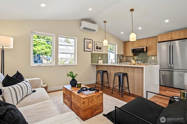 2412 Queen Anne Avenue N, Seattle, WA 98119